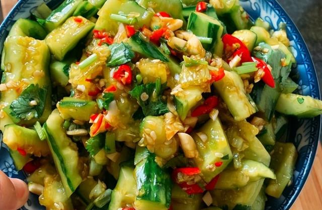 花胶猪展茨实莲子汤 莲子花胶猪肚汤的做法