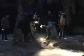 《盗墓笔记》张起灵为何随阴兵进入青铜门，门后究竟有什么秘密？图片