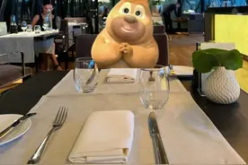 超火的和熊二一起吃饭​图片