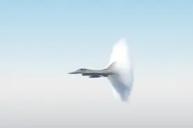 “音爆”是怎样产生的？为什么我们看不到声音，却能看到音爆？图片