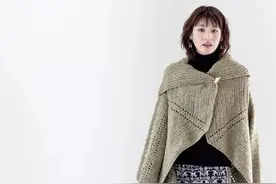 毛线钩织一款大件的钩针披风，简单的针法，一针一线钩出温暖舒适图片