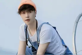 对地板做不雅动作？唱歌像中邪？土里土气？歌手被讨厌的原因奇怪图片