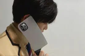 哈哈哈哈哈哈，这些“奇葩”设计手机壳，敢拿出去的都是狠人呀图片