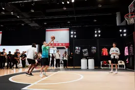 马龙许昕相约亚运会背后？许昕生涯赚了多少钱？许昕鲜为人知故事图片