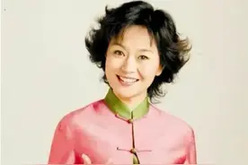 鞠萍与前夫“因鞋生情”，离婚后带儿子再婚找到幸福图片