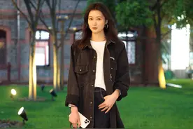 夏天，穿牛仔裤很百搭，不过要“选对了穿法”才会更加时髦高级图片