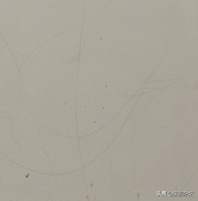 乳胶漆墙脏了，千万别用水擦！有一些小窍门，自己就能轻松搞定