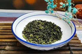 买茶时，警惕陈茶假冒新茶，学会3招，教你如何鉴别新茶和陈茶图片