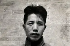 1980年周扬回老家扫墓，突然下起暴雨，他脸色大变：这是淑媛在哭图片