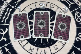 塔罗：默念对方名字，看他会主动来联系你复合吗？未来走向如何？图片