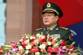 刘镇武：对越作战立功，提前3年当驻港部队首任司令，授什么军衔图片