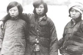 1986年，老妇回江西到陵园给前夫扫墓，民政局：您那块烈士碑咋办图片