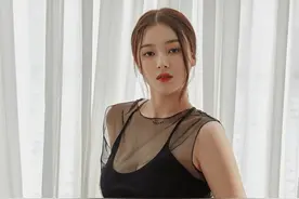 不愧是韩国女团中的“微胖小女神”，可爱脸蛋，丰满身材吸粉无数图片