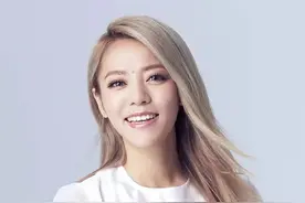 曝知名歌手丁当恋上小15岁男演员！本人承认被追求，大赞对方细心图片