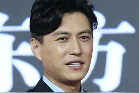 靳东与李佳是一见钟情，你知道李佳与富豪郭绍辉是啥关系吗？图片
