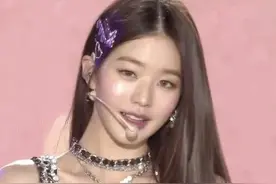 润唇膏抹脸，倒三角宽肩，韩国这个潮流真让人看不懂图片