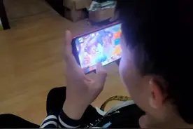 14岁小孩偷给三款游戏充值近50000元，360游戏拒不退款，腾讯“酌情”退款10%图片