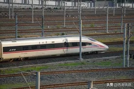 坐到一半车次变了，难道是坐错车了？图片