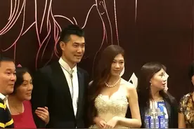 39岁王仕鹏近况：退役专注解说，海归娇妻身材曼妙图片