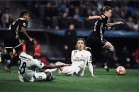 悲情德容——曾经的巴萨核心，如今的杠杆型球员图片