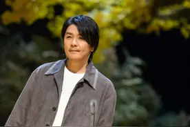 29岁从包工头逆袭成歌坛巨星！如今开嗓唱哭网友：他怎么混成这样图片