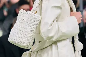 这个品牌提价，6万元一个包包，它真的够格拼上香奈儿、爱马仕？图片