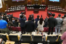 台湾出新规限制公务员加班，台“调查局”质疑：毒贩会配合休假？图片