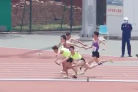 田径运动会摔倒逆风翻盘，一个失误逼出四个苏炳添！#运动 #武术 #高手在民间图片