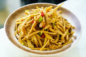 “凉拌黄花菜”怎么拌的？开胃下饭清脆爽口，超低脂肪图片