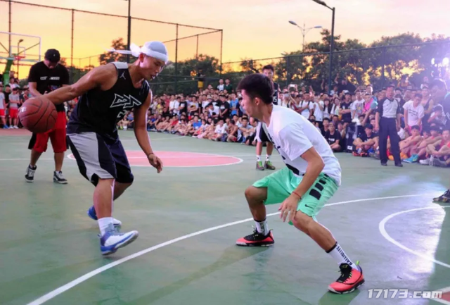 国内首个体育类网游爆款，《街头篮球》圆了多少人的篮球梦？