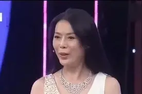 外国小伙猛追60岁阿姨，妻子登台惊艳全场，涂磊：多少人追你？图片