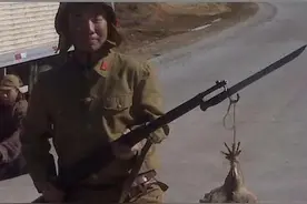 鲜为人知：抗战时期日军刺刀上有个钩子，有何功能？令人意想不到图片