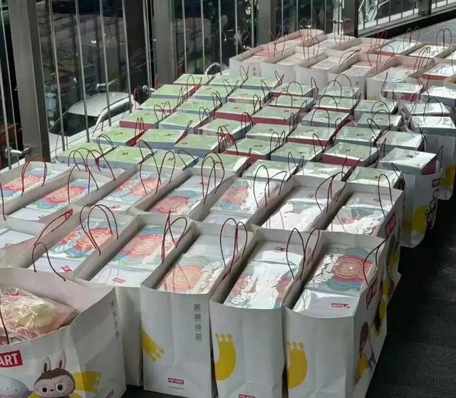 从1478元暴跌至632元！有黄牛称：暂缓收购，几个月前爆火