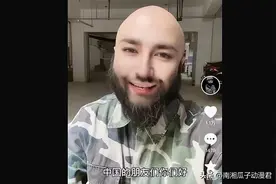 38万粉“俄网红”自称在乌作战，活捉美军缴获装备，IP显示在河南图片