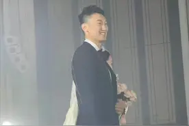 李京龙大婚！两岁宝宝成见证者，父亲李春江受追捧，母亲气质佳图片