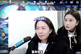 吕德华携妹除夕送祝福，直播磕头叩谢观众，祝福语暴露文化水平图片