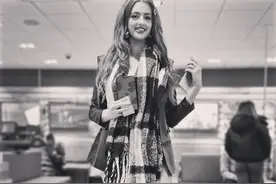 英国“女巨人”190cm身高被嫌弃，遇见172cm男友后感受到真爱！图片