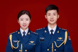 轰-6K机长与空军女飞行员，在一起了图片