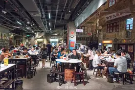 长沙首席网红文和友，有“中国美食迪士尼”之称，人气一直很火爆图片