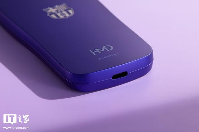 HMD 3210巴萨版功能机图赏：梦回1999，内置Deepseek AI助手