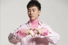 胡彦斌：因自卑造假学历，征婚无人看中，放弃“北漂”只为母亲图片