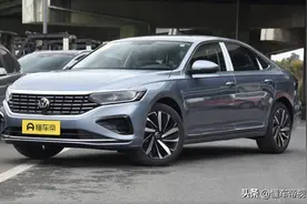 新车 | 售20.59万元 2023款改款帕萨特2.0T最低配到店实拍 换新发动机图片