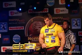 世界扳手腕大赛冠军，肱二头肌比你大腿还粗，曾秒杀史泰龙图片