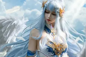 妹子玩cos有多拼？零下18度光腿躺水中，网友急了：不要命了吗图片