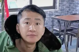 戏骨李嘉明吃霸王餐被批！45元四个菜仍嫌贵，拒绝买单后飞奔逃离图片