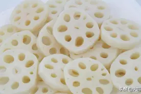 难怪饭店的藕片又白又脆，原来焯水时加了它，教你正确做法，真香图片