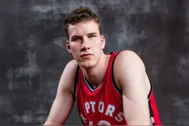 1换4！伦纳德交易添头变成内线支柱！连勇士都想签他图片