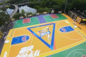 饮料瓶“变身”篮球场，闵行企业有减碳妙招图片