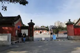 博物馆之城：这里的大钟有多大图片