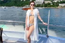 前香港小姐冠军李嘉欣，当年与黎明荧幕金童玉女，如今生活甜如蜜图片